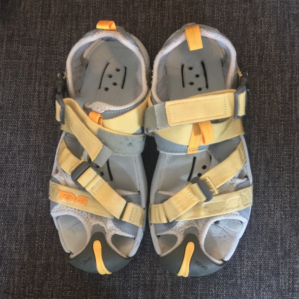 Women’s closed toe Teva sandals